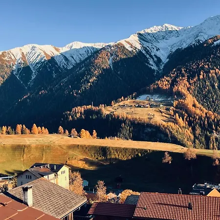 Davos Wiesen - Gemuetliches Appartment Mit Traumhafter Aussicht - Sonnenbalkon - Wanderparadies アパート Wiesen